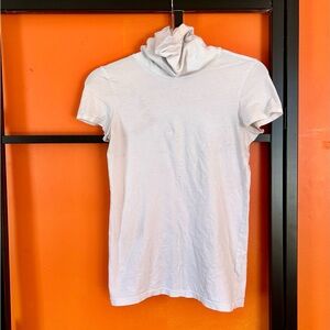 Theory White Short Sleeve Turtleneck Top – Size M